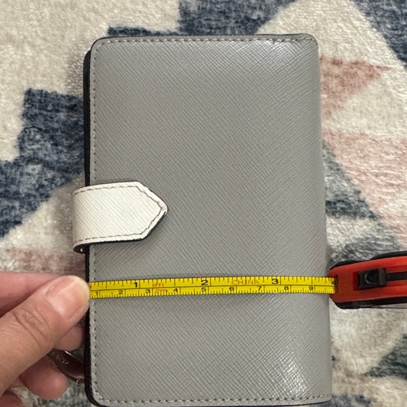 kate spade Two-Tone Gray and White Wallet - Picture 7 of 7